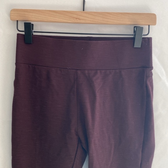 Matty M size extra small, maroon color pants two pockets back stretchy jegging - Picture 2 of 5
